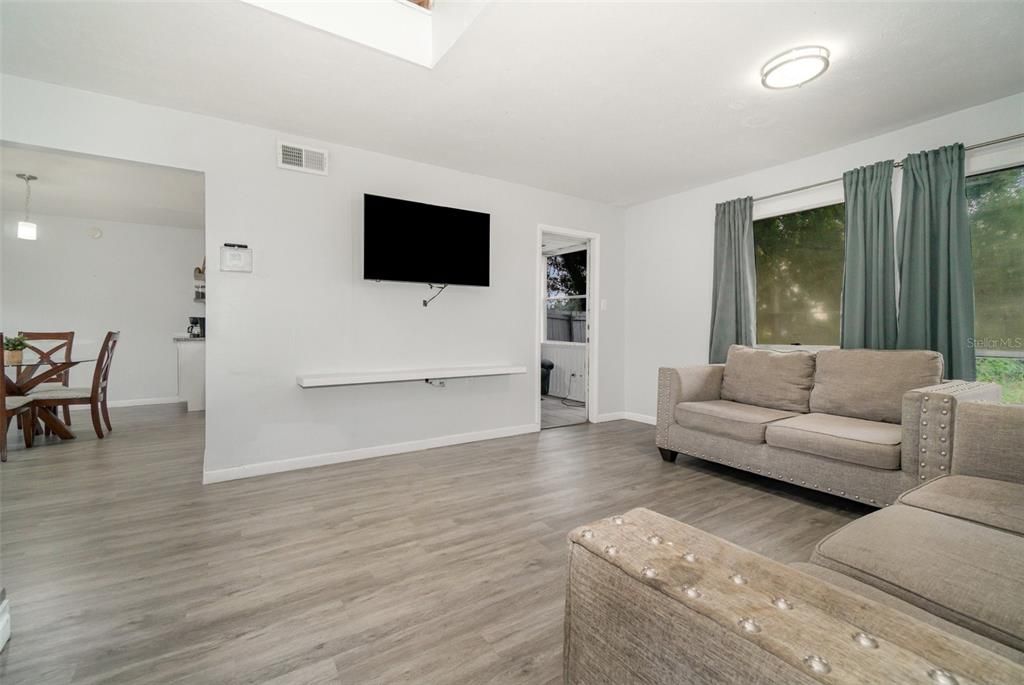 For Sale: $145,000 (3 beds, 2 baths, 1509 Square Feet)