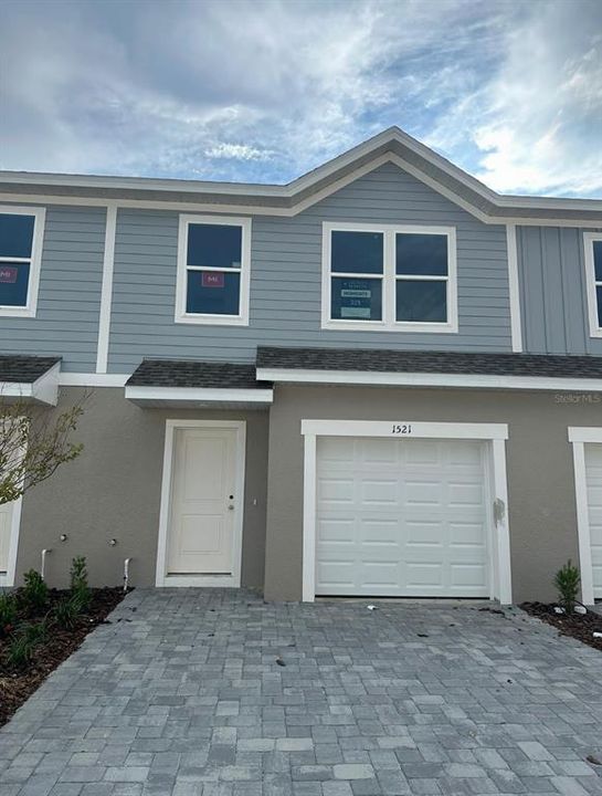 Recently Sold: $297,000 (3 beds, 2 baths, 1451 Square Feet)