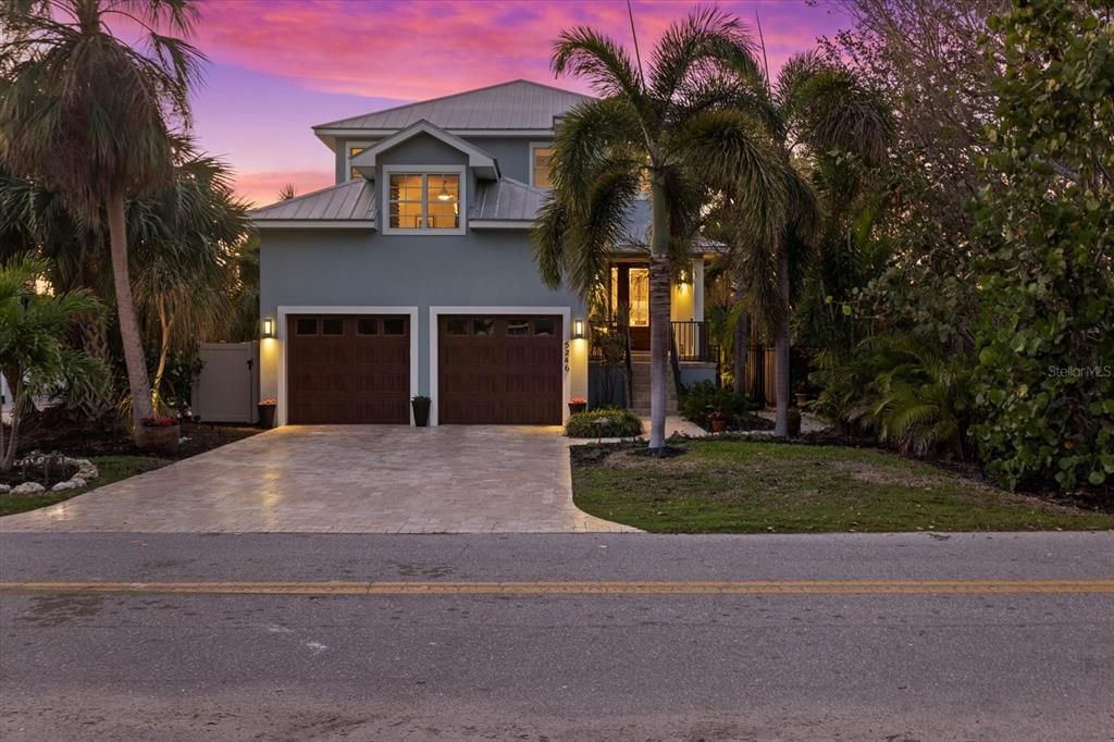 На продажу: $2,995,000 (5 спален, 4 ванн, 3206 Квадратных фут)