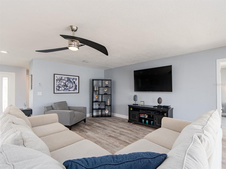 На продажу: $1,349,000 (3 спален, 2 ванн, 1870 Квадратных фут)