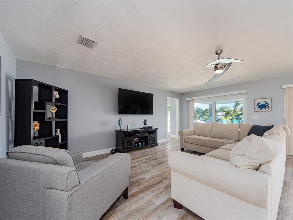 На продажу: $1,349,000 (3 спален, 2 ванн, 1870 Квадратных фут)