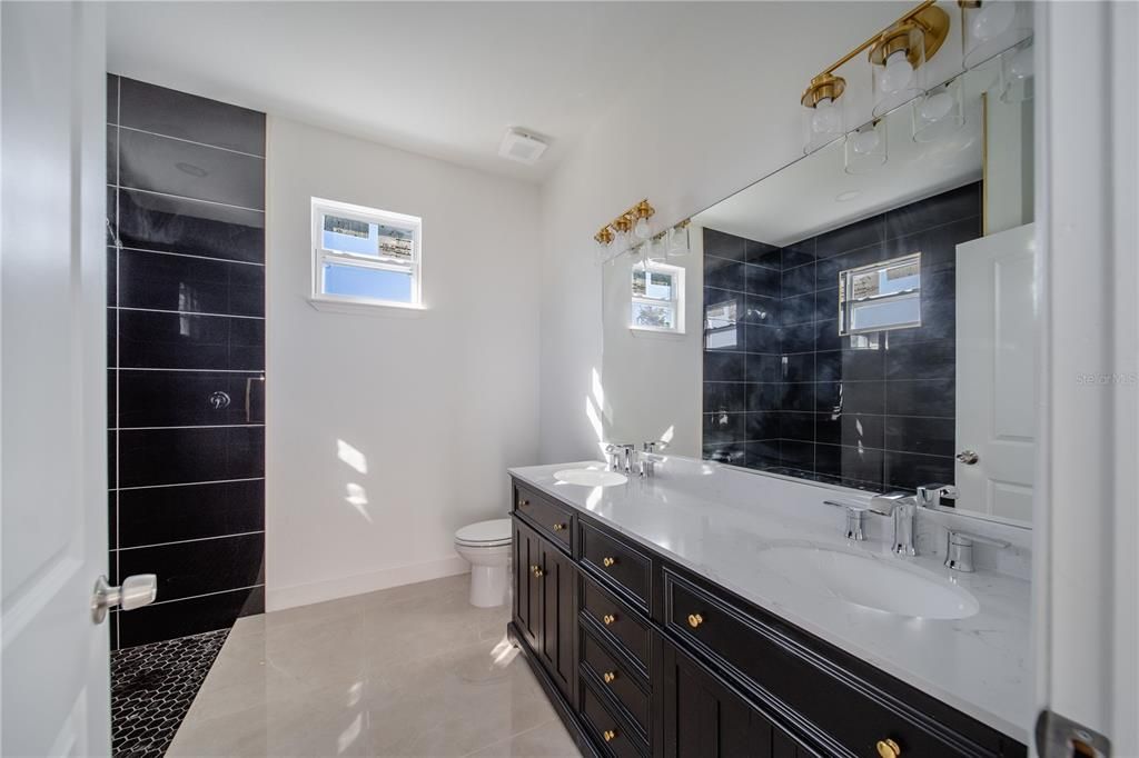 На продажу: $429,000 (3 спален, 2 ванн, 1750 Квадратных фут)