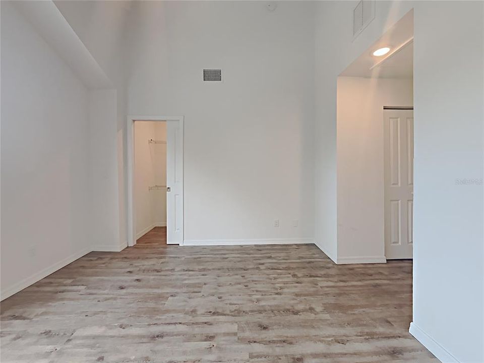 Active With Contract: $880,000 (7 beds, 0 baths, 3334 Square Feet)