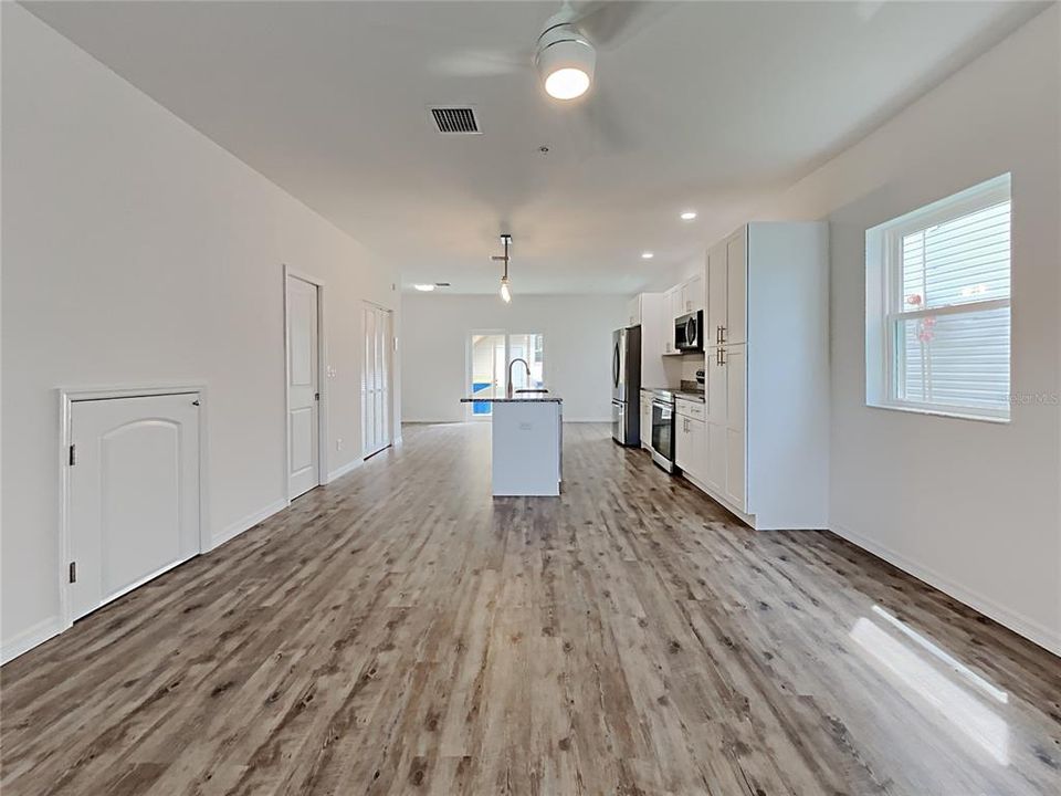 Active With Contract: $880,000 (7 beds, 0 baths, 3334 Square Feet)