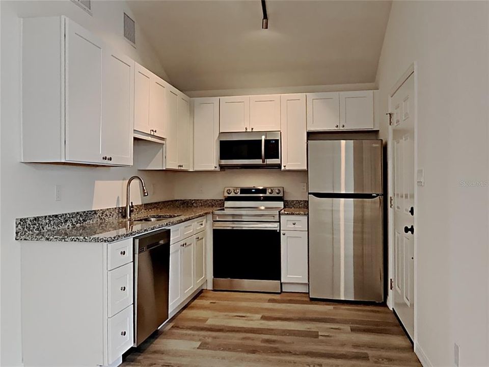 Active With Contract: $880,000 (7 beds, 0 baths, 3334 Square Feet)