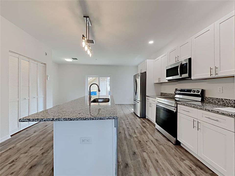 Active With Contract: $880,000 (7 beds, 0 baths, 3334 Square Feet)