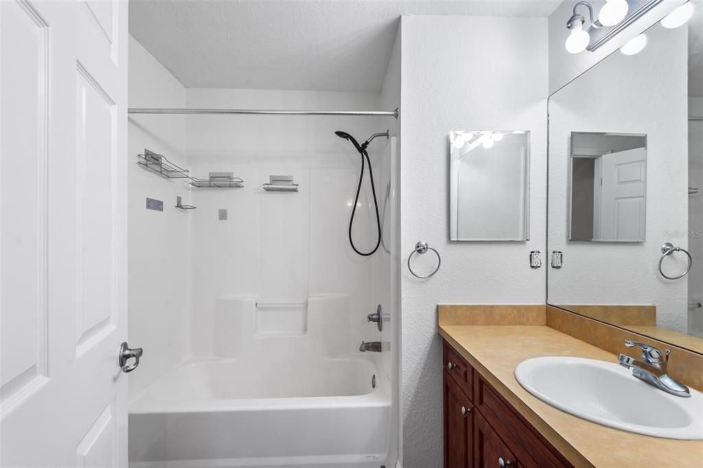 For Rent: $1,700 (3 beds, 2 baths, 1128 Square Feet)