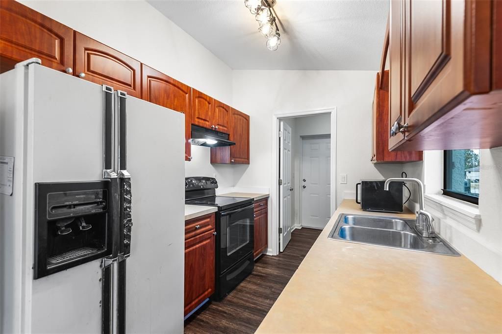For Rent: $1,700 (3 beds, 2 baths, 1128 Square Feet)