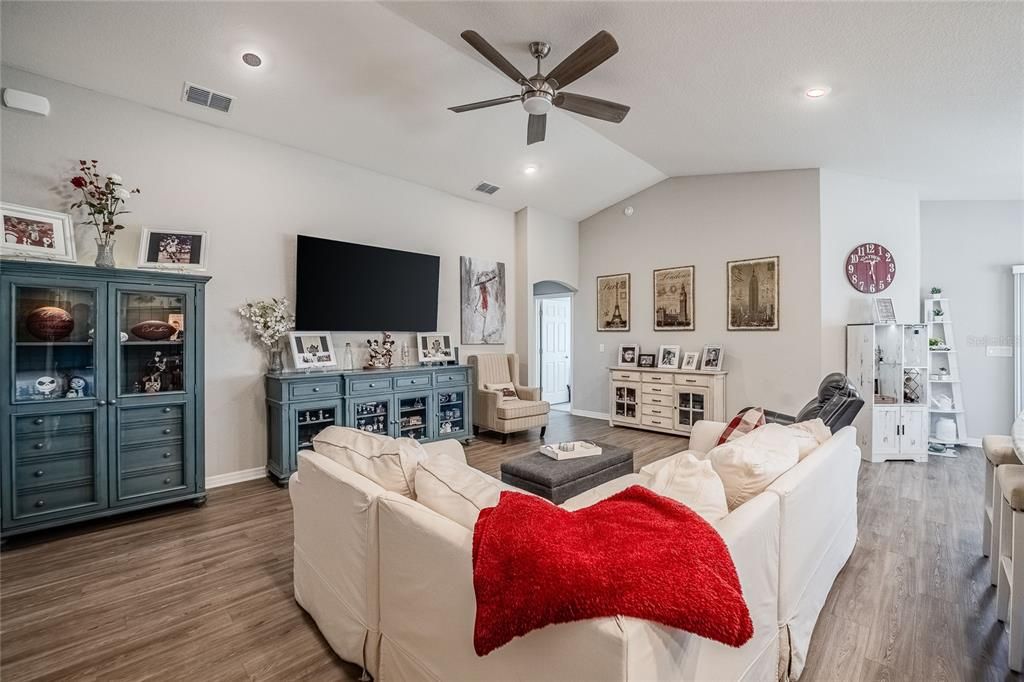 For Sale: $315,000 (4 beds, 2 baths, 1857 Square Feet)