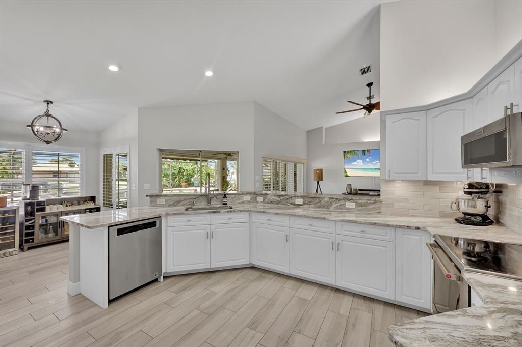 На продажу: $665,000 (3 спален, 2 ванн, 1952 Квадратных фут)