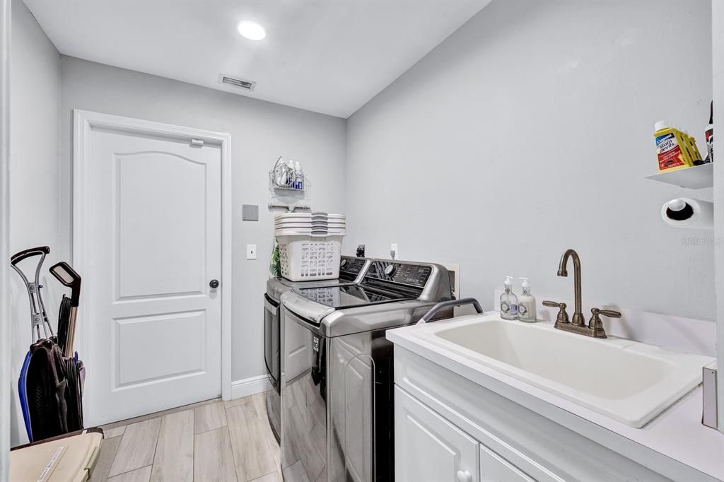 На продажу: $665,000 (3 спален, 2 ванн, 1952 Квадратных фут)