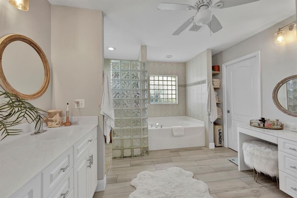 На продажу: $665,000 (3 спален, 2 ванн, 1952 Квадратных фут)