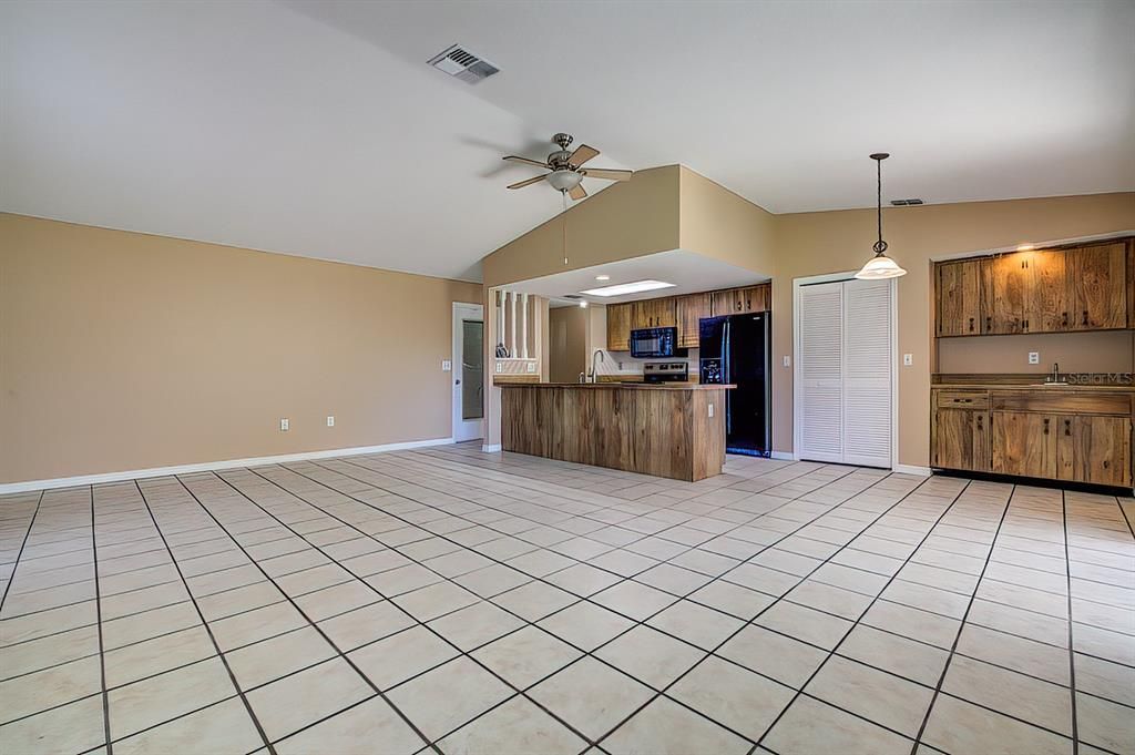 出租: $1,550 (3 贝兹, 2 浴室, 1368 平方英尺)