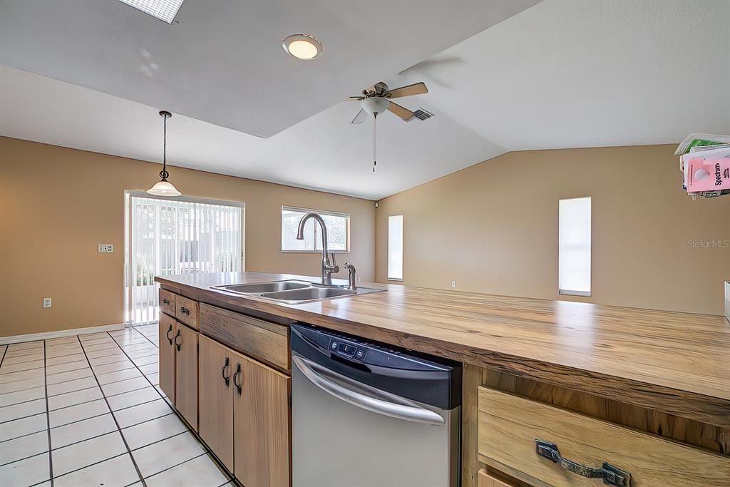 出租: $1,550 (3 贝兹, 2 浴室, 1368 平方英尺)