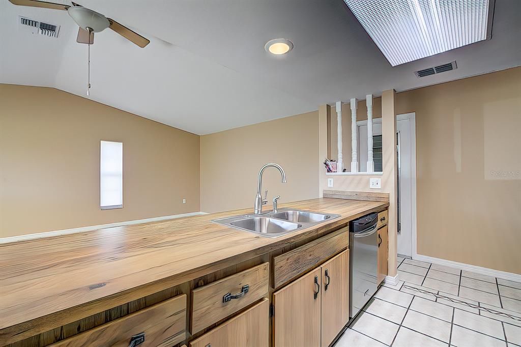 出租: $1,550 (3 贝兹, 2 浴室, 1368 平方英尺)