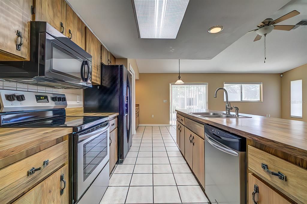 出租: $1,550 (3 贝兹, 2 浴室, 1368 平方英尺)