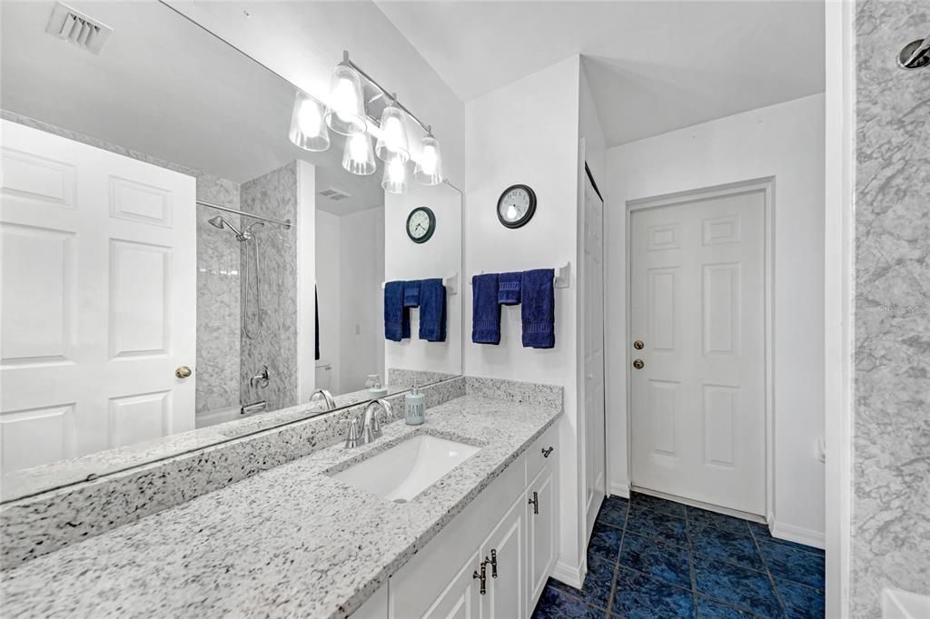 合同活跃: $473,000 (4 贝兹, 2 浴室, 2211 平方英尺)