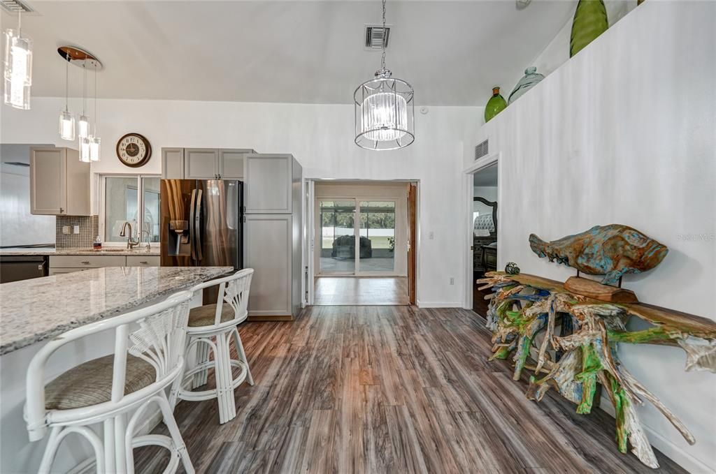 合同活跃: $473,000 (4 贝兹, 2 浴室, 2211 平方英尺)