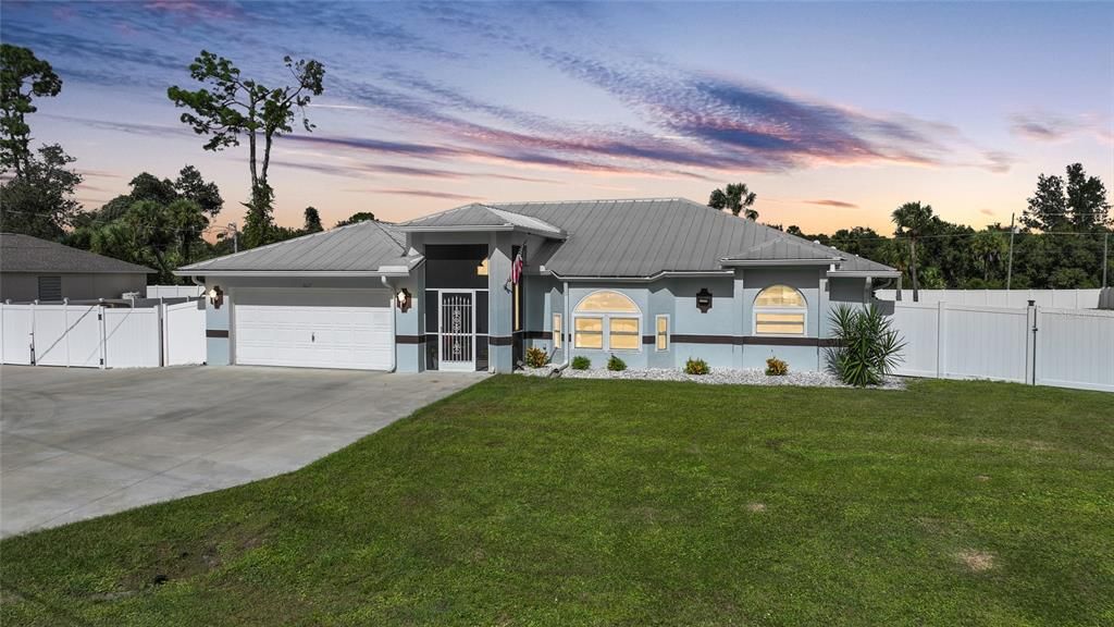 合同活跃: $473,000 (4 贝兹, 2 浴室, 2211 平方英尺)