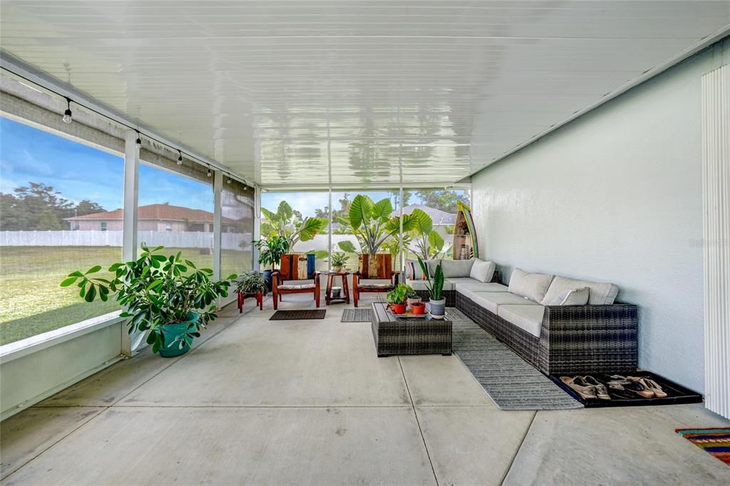 合同活跃: $473,000 (4 贝兹, 2 浴室, 2211 平方英尺)