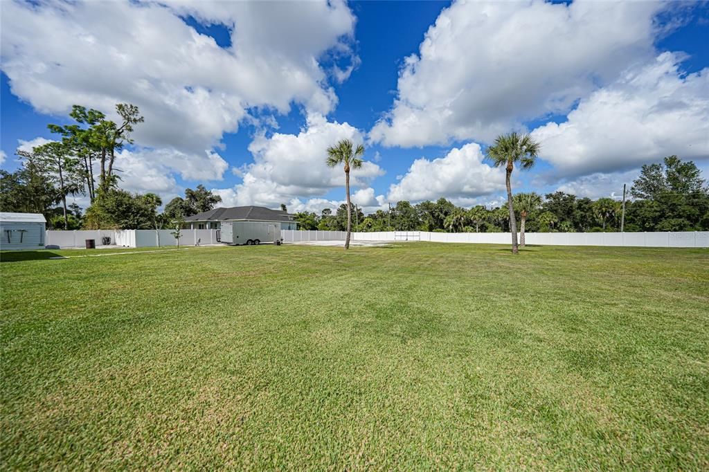 合同活跃: $473,000 (4 贝兹, 2 浴室, 2211 平方英尺)