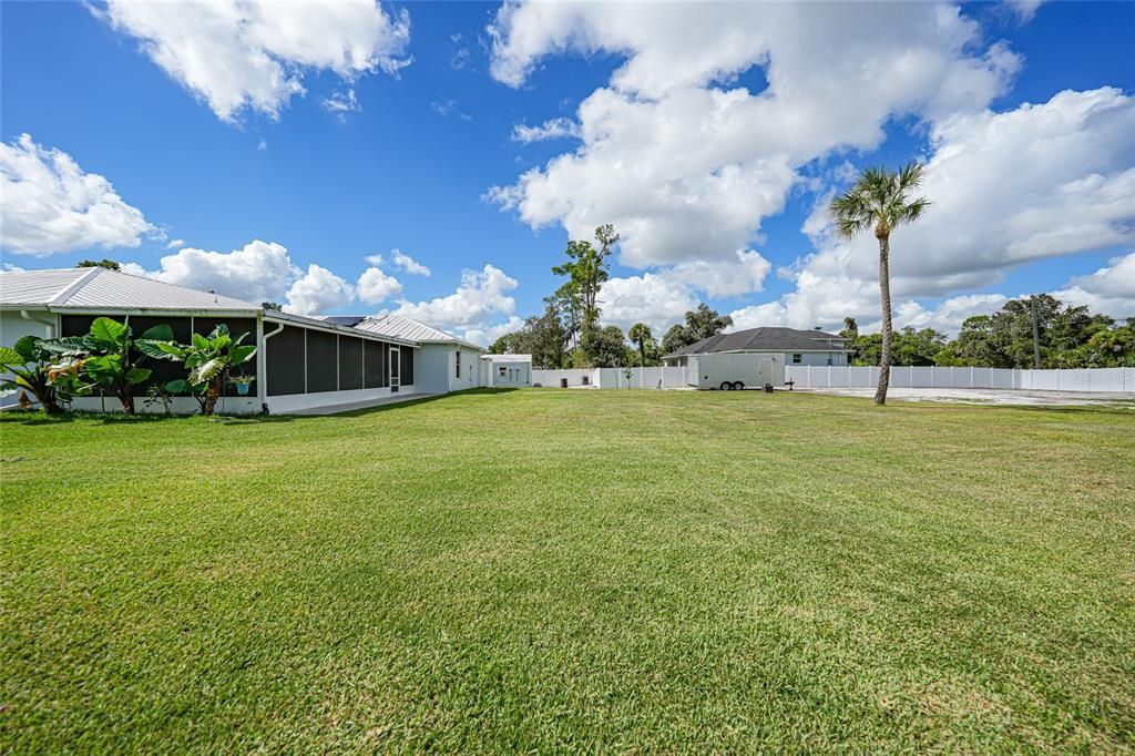 合同活跃: $473,000 (4 贝兹, 2 浴室, 2211 平方英尺)