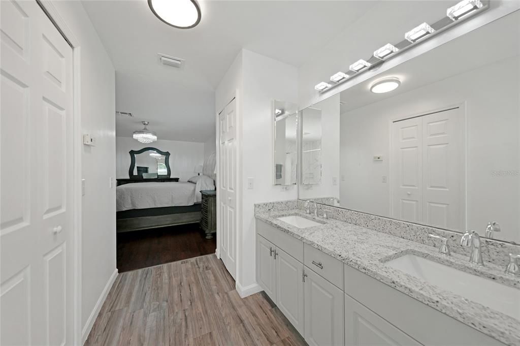 合同活跃: $473,000 (4 贝兹, 2 浴室, 2211 平方英尺)