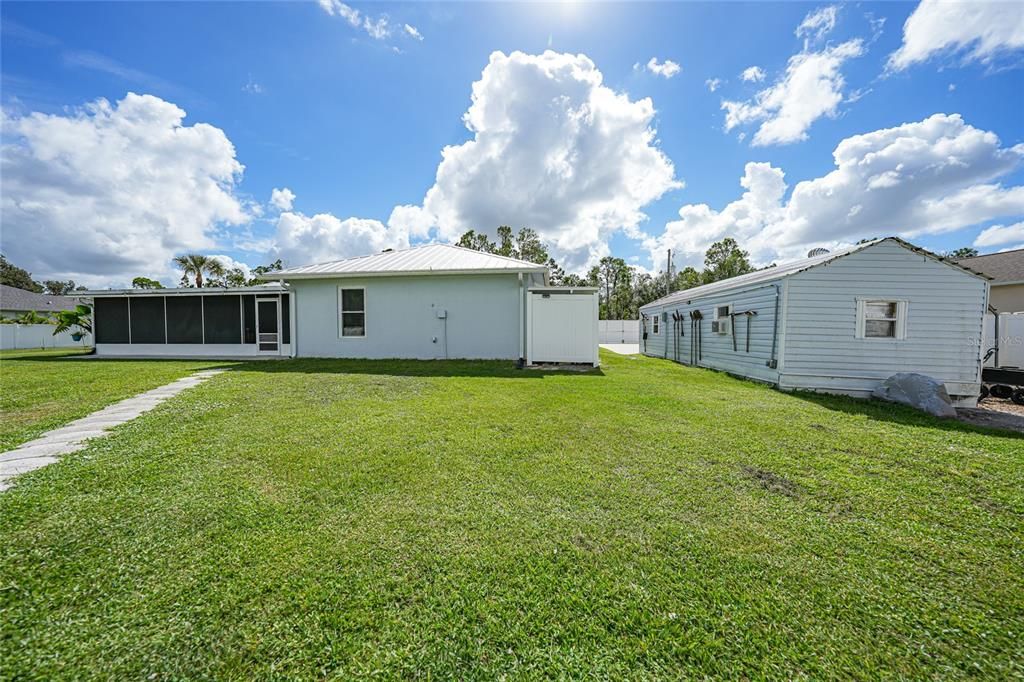 合同活跃: $473,000 (4 贝兹, 2 浴室, 2211 平方英尺)