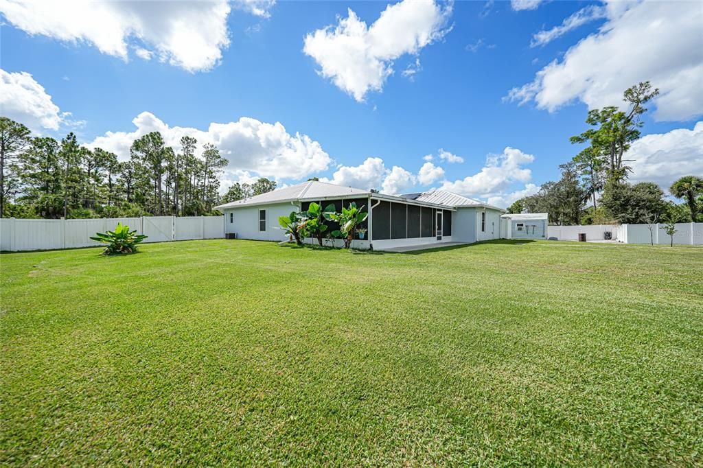 合同活跃: $473,000 (4 贝兹, 2 浴室, 2211 平方英尺)