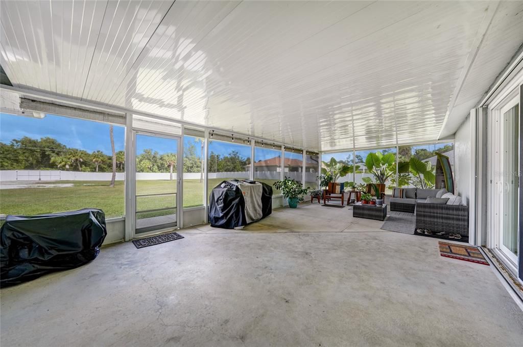 合同活跃: $473,000 (4 贝兹, 2 浴室, 2211 平方英尺)