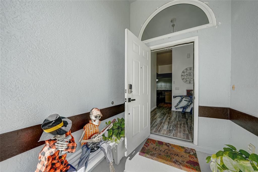 合同活跃: $473,000 (4 贝兹, 2 浴室, 2211 平方英尺)