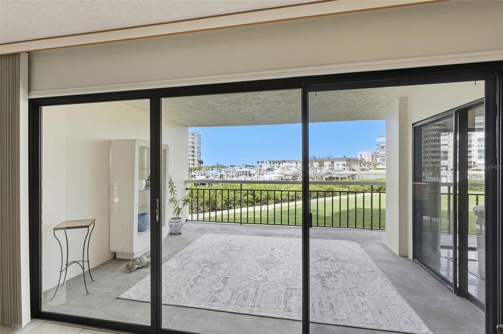 Active With Contract: $299,000 (1 beds, 1 baths, 1050 Square Feet)