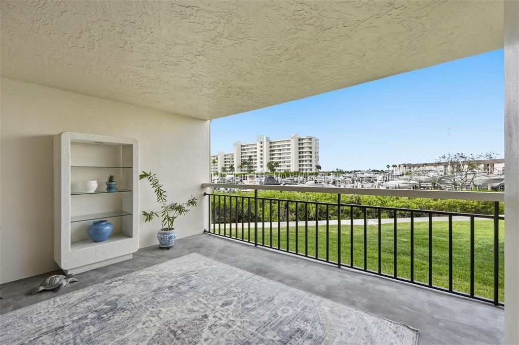 Active With Contract: $299,000 (1 beds, 1 baths, 1050 Square Feet)