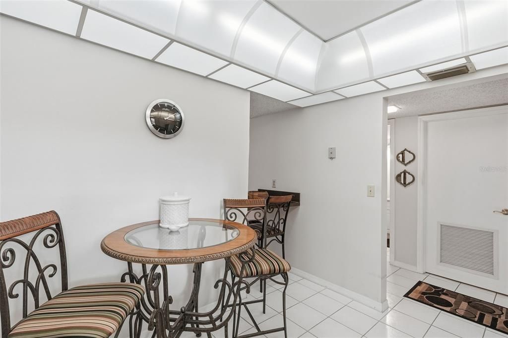 Active With Contract: $299,000 (1 beds, 1 baths, 1050 Square Feet)