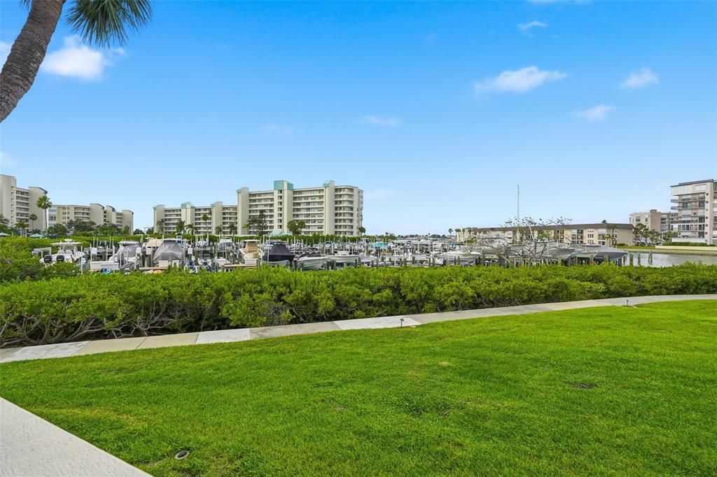 Active With Contract: $299,000 (1 beds, 1 baths, 1050 Square Feet)