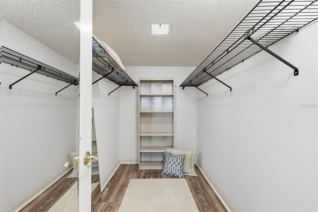 Active With Contract: $299,000 (1 beds, 1 baths, 1050 Square Feet)