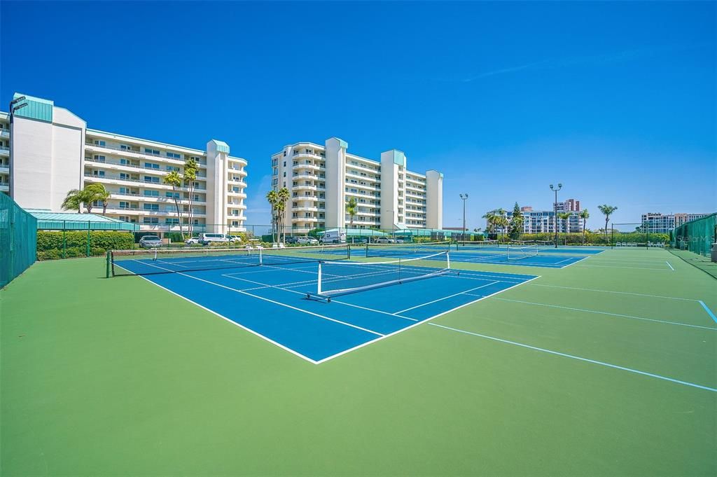 Active With Contract: $299,000 (1 beds, 1 baths, 1050 Square Feet)