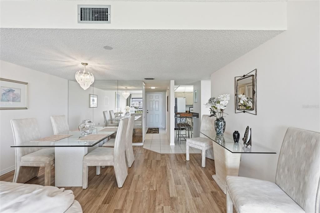 Active With Contract: $299,000 (1 beds, 1 baths, 1050 Square Feet)