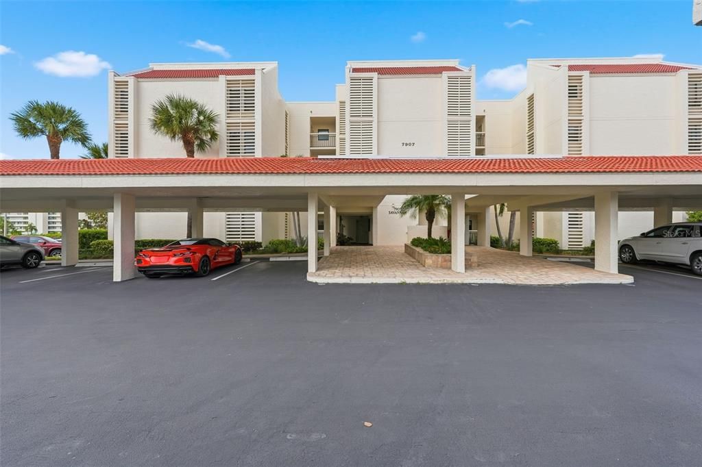 Active With Contract: $299,000 (1 beds, 1 baths, 1050 Square Feet)