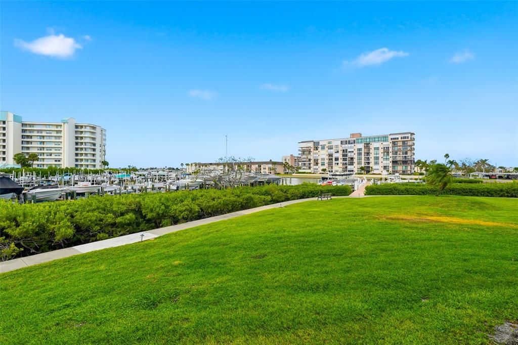 Active With Contract: $299,000 (1 beds, 1 baths, 1050 Square Feet)