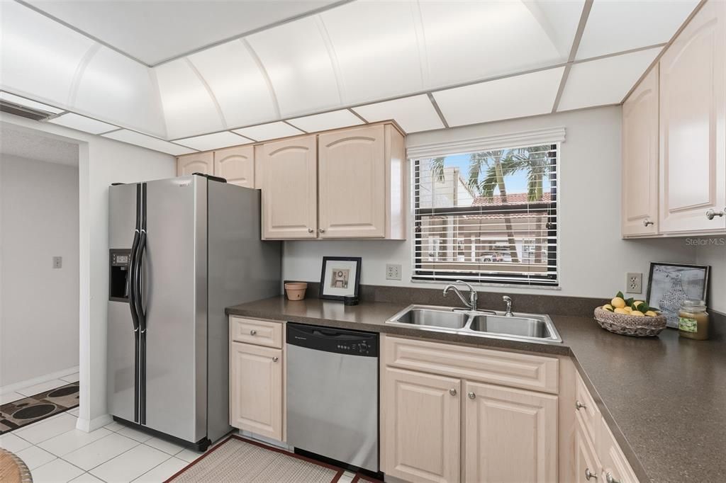 Active With Contract: $299,000 (1 beds, 1 baths, 1050 Square Feet)