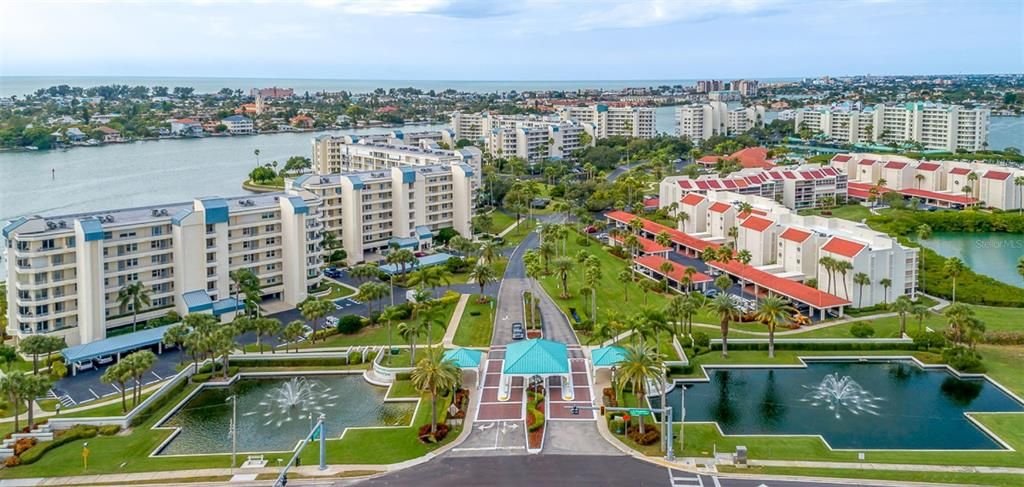 Active With Contract: $299,000 (1 beds, 1 baths, 1050 Square Feet)