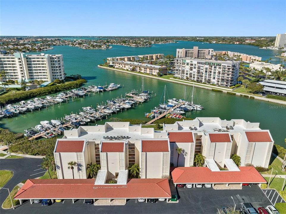 Active With Contract: $299,000 (1 beds, 1 baths, 1050 Square Feet)