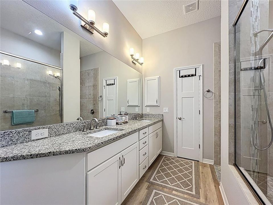 En Venta: $325,000 (3 camas, 2 baños, 1833 Pies cuadrados)