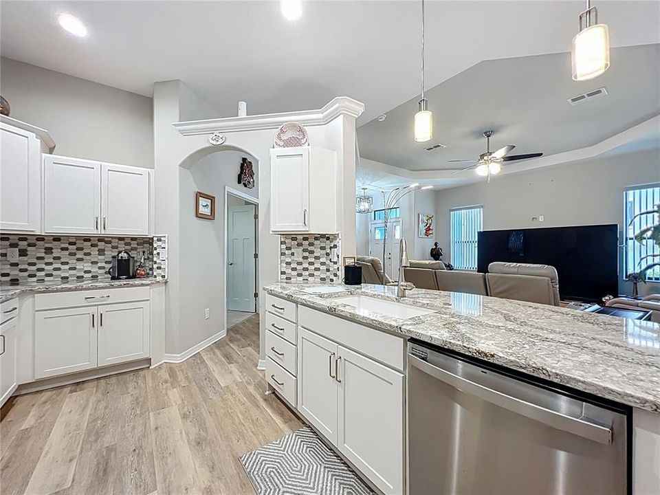 En Venta: $325,000 (3 camas, 2 baños, 1833 Pies cuadrados)