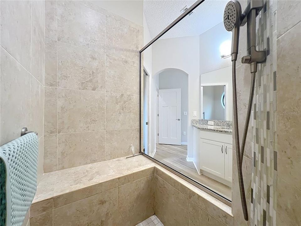 En Venta: $325,000 (3 camas, 2 baños, 1833 Pies cuadrados)