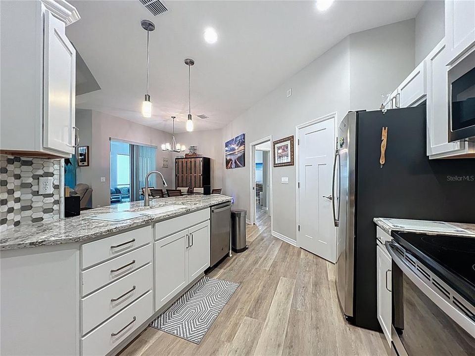 En Venta: $325,000 (3 camas, 2 baños, 1833 Pies cuadrados)