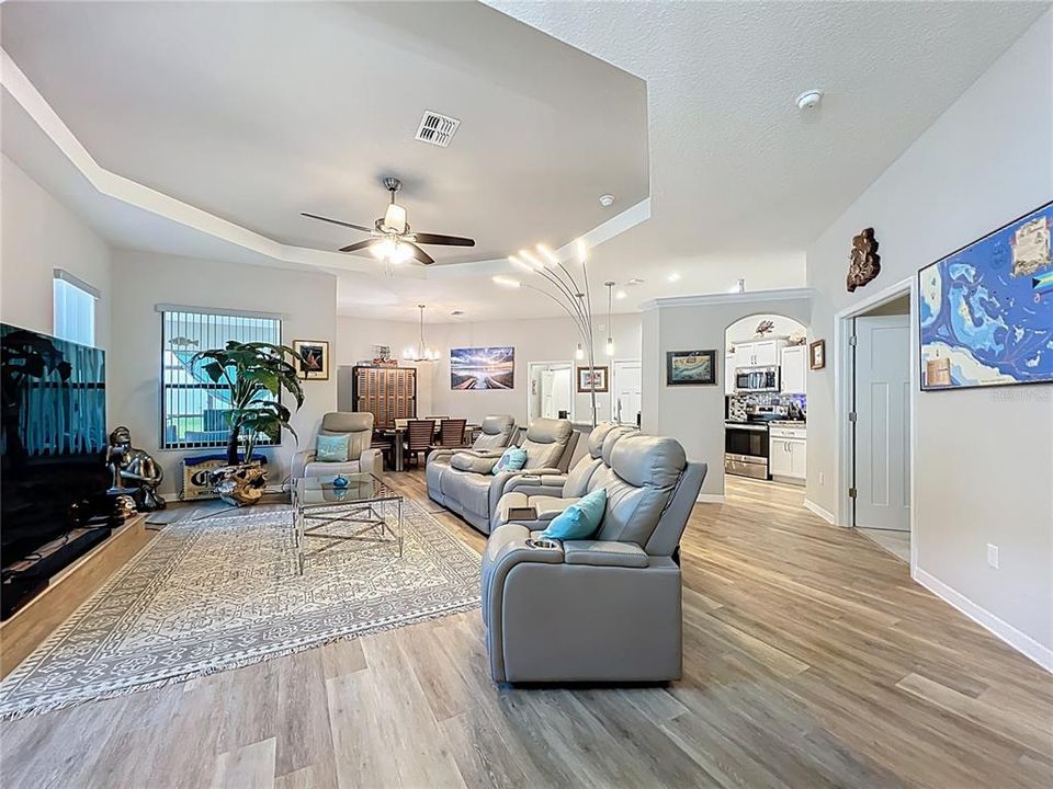 En Venta: $325,000 (3 camas, 2 baños, 1833 Pies cuadrados)