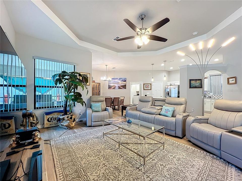 En Venta: $325,000 (3 camas, 2 baños, 1833 Pies cuadrados)