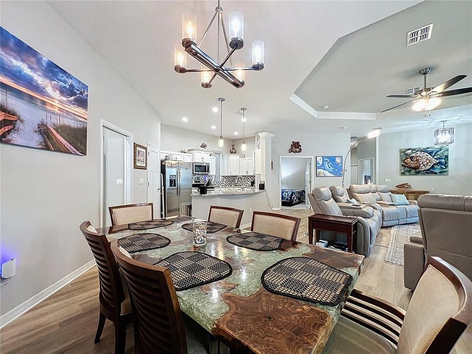 En Venta: $325,000 (3 camas, 2 baños, 1833 Pies cuadrados)